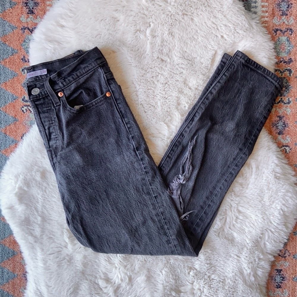 Levi’s premium washed black wedgie jean vintage distressed wash ripped knees 24